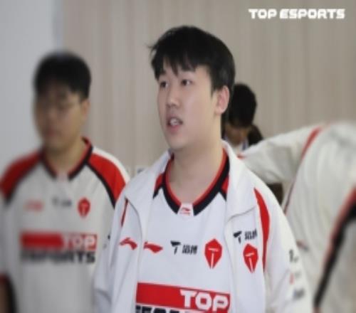 英超积分榜,惊人反转,利物浦大幅,广州赛马会,广州赛马,赛马赛事,赛马资讯