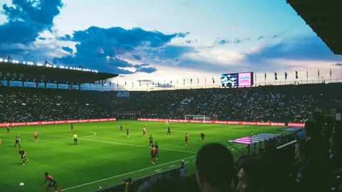 德丙“冷门球队”逆袭冠军球队晋级德国杯2025年决赛